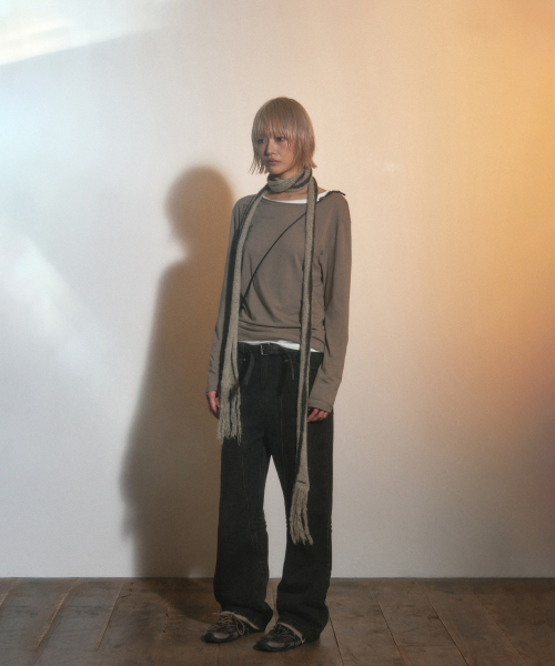 PORTERNA(ポルテナ)の「BOAT NECK GRAPHIC LONG SLEEVE T-SHIRT-BEIGE(Tシャツ/カットソー・レディース・その他・OS)」の5枚目の写真