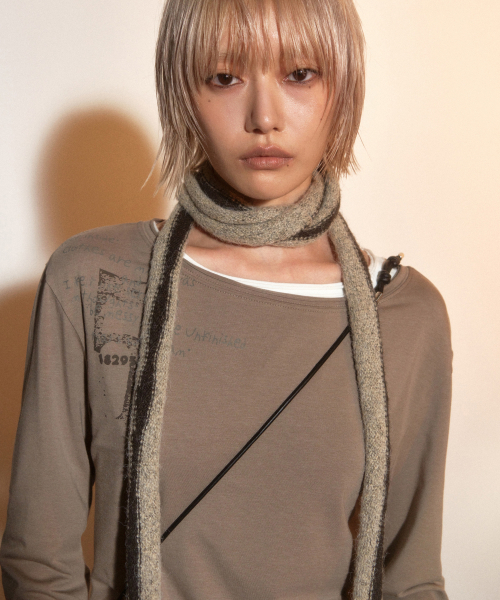 PORTERNA(ポルテナ)の「BOAT NECK GRAPHIC LONG SLEEVE T-SHIRT-BEIGE(Tシャツ/カットソー・レディース・その他・OS)」の9枚目の写真
