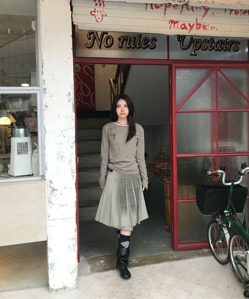 PORTERNA(ポルテナ)の「BOAT NECK GRAPHIC LONG SLEEVE T-SHIRT-BEIGE(Tシャツ/カットソー・レディース・その他・OS)」の20枚目の写真