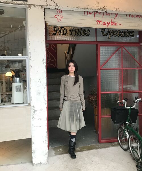 PORTERNA(ポルテナ)の「BOAT NECK GRAPHIC LONG SLEEVE T-SHIRT-BEIGE(Tシャツ/カットソー・レディース・その他・OS)」の22枚目の写真