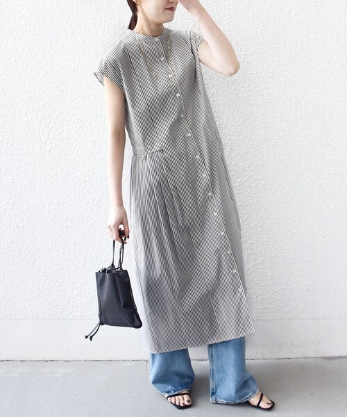 SHIPS（シップス）の「【WEB限定】〈手洗い可能〉ストライプ サイド タック ワンピース（ワンピース・レディース・ブラウン/ネイビー/ライトブルー・ONE SIZE）」の2枚目の写真