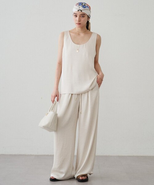 LOUNGEDRESS(ラウンジドレス)の「《新色登場/セットアップ可》2WAYノースリサテンチュニック(タンクトップ・レディース・アイボリー/ブラック/グレイッシュベージュ・FREE)」の4枚目の写真