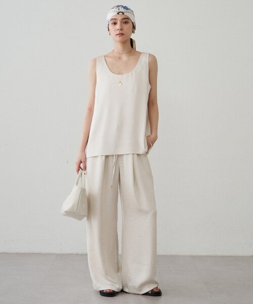 LOUNGEDRESS(ラウンジドレス)の「《新色登場/セットアップ可》2WAYノースリサテンチュニック(タンクトップ・レディース・アイボリー/ブラック/グレイッシュベージュ・FREE)」の5枚目の写真