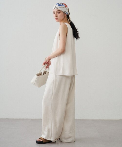 LOUNGEDRESS(ラウンジドレス)の「《新色登場/セットアップ可》2WAYノースリサテンチュニック(タンクトップ・レディース・アイボリー/ブラック/グレイッシュベージュ・FREE)」の6枚目の写真