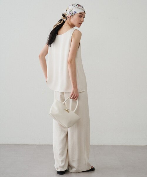 LOUNGEDRESS(ラウンジドレス)の「《新色登場/セットアップ可》2WAYノースリサテンチュニック(タンクトップ・レディース・アイボリー/ブラック/グレイッシュベージュ・FREE)」の8枚目の写真