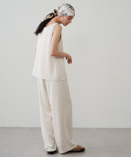 LOUNGEDRESS(ラウンジドレス)の「《新色登場/セットアップ可》2WAYノースリサテンチュニック(タンクトップ・レディース・アイボリー/ブラック/グレイッシュベージュ・FREE)」の9枚目の写真