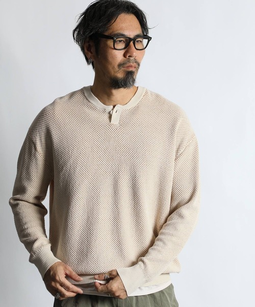 The DUFFER of ST.GEORGE(ザダファーオブセントジョージ)の「BCI COTTON MESH KNIT HENLEY NECK:ヘンリーネック メッシュニット/ BCIコットン / ドライタッチ / サステナブル / 配色ニット(ニット/セーター・メンズ・ブルーグレー/ベージュ/アイボリー・LARGE/MEDIUM/X-LARGE)」の4枚目の写真