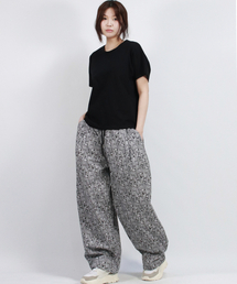 Paisley side one tuck curved wide pants Black
