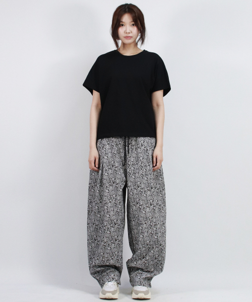 DEMARC（ドゥマーク）の「Paisley side one tuck curved wide pants Black（その他パンツ・レディース・ブラック・MEDIUM/LARGE）」の8枚目の写真