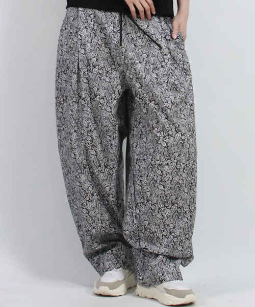 DEMARC（ドゥマーク）の「Paisley side one tuck curved wide pants Black（その他パンツ・レディース・ブラック・MEDIUM/LARGE）」の9枚目の写真