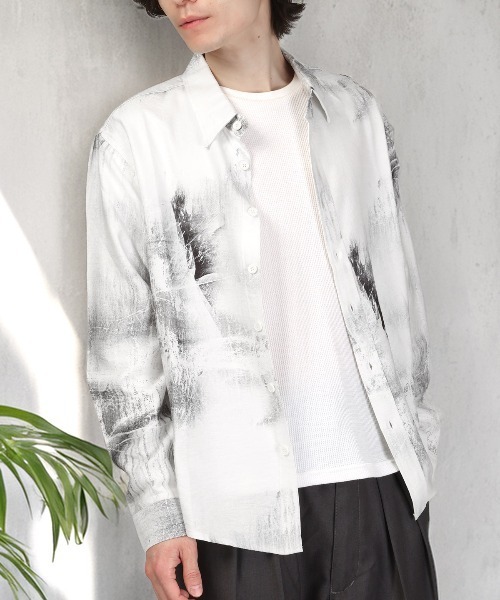 LUXSTYLE(ラグスタイル)の「梨地クレープ総柄プリント長袖シャツ(シャツ/ブラウス・メンズ・ブラック/ホワイト・L/M/XL)」の1枚目の写真