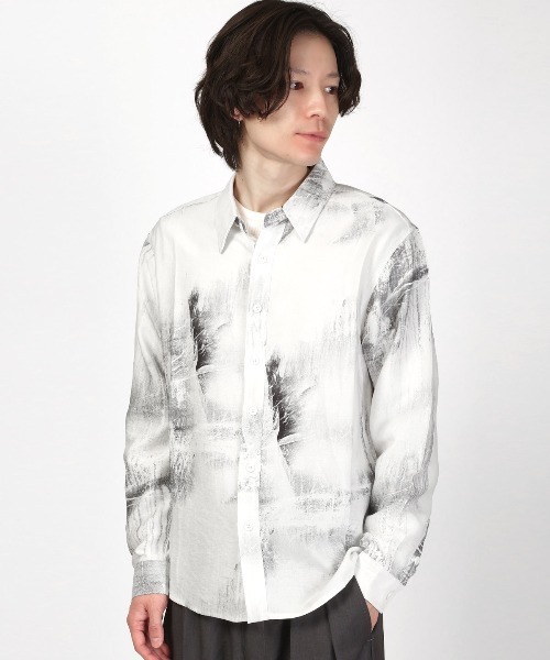 LUXSTYLE(ラグスタイル)の「梨地クレープ総柄プリント長袖シャツ(シャツ/ブラウス・メンズ・ブラック/ホワイト・L/M/XL)」の3枚目の写真