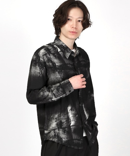 LUXSTYLE(ラグスタイル)の「梨地クレープ総柄プリント長袖シャツ(シャツ/ブラウス・メンズ・ブラック/ホワイト・L/M/XL)」の7枚目の写真