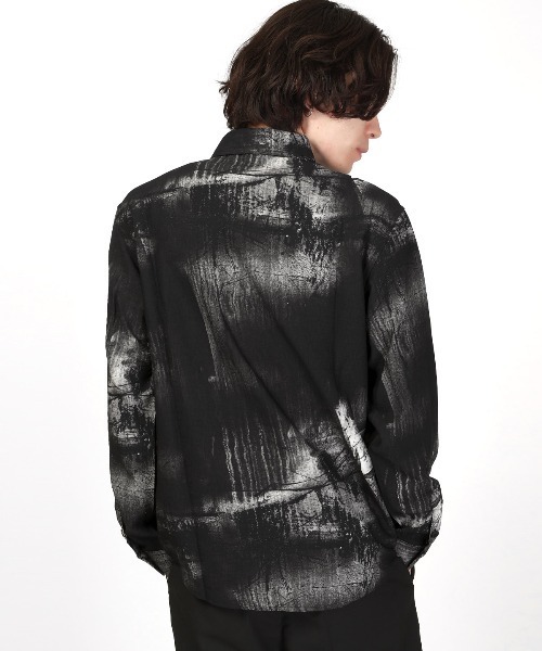 LUXSTYLE(ラグスタイル)の「梨地クレープ総柄プリント長袖シャツ(シャツ/ブラウス・メンズ・ブラック/ホワイト・L/M/XL)」の8枚目の写真