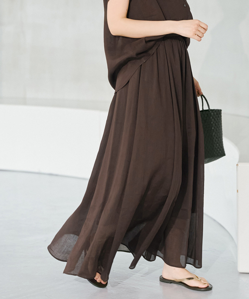 Spick & Span(スピックアンドスパン)の「《セットアップ可 / 》ラミーブレンドギャザーフレアスカート(スカート・レディース・イエロー/ベージュ系その他/ブラウン・38/36)」の1枚目の写真