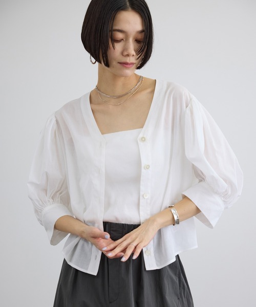 SALON adam et rope'(サロン アダム エ ロペ)の「ギャザーボリュームスリーブブラウス(シャツ/ブラウス・レディース・オフホワイト/ブラック/ブラウン・FREE)」の4枚目の写真