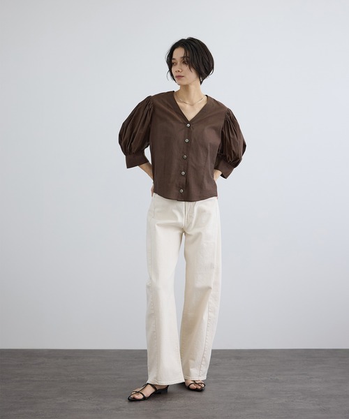 SALON adam et rope'(サロン アダム エ ロペ)の「ギャザーボリュームスリーブブラウス(シャツ/ブラウス・レディース・オフホワイト/ブラック/ブラウン・FREE)」の7枚目の写真