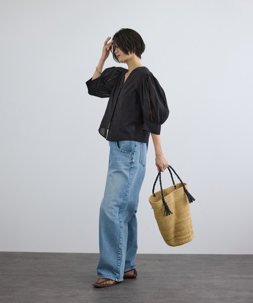 SALON adam et rope'(サロン アダム エ ロペ)の「ギャザーボリュームスリーブブラウス(シャツ/ブラウス・レディース・オフホワイト/ブラック/ブラウン・FREE)」の8枚目の写真