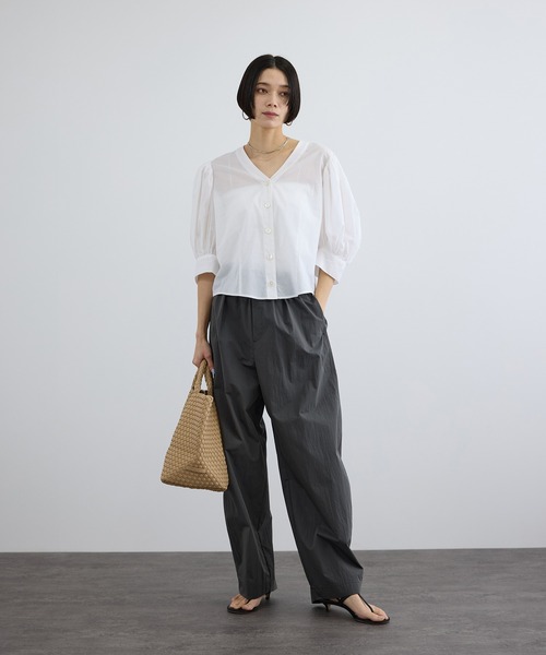 SALON adam et rope'(サロン アダム エ ロペ)の「ギャザーボリュームスリーブブラウス(シャツ/ブラウス・レディース・オフホワイト/ブラック/ブラウン・FREE)」の12枚目の写真