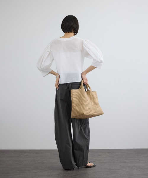 SALON adam et rope'(サロン アダム エ ロペ)の「ギャザーボリュームスリーブブラウス(シャツ/ブラウス・レディース・オフホワイト/ブラック/ブラウン・FREE)」の13枚目の写真