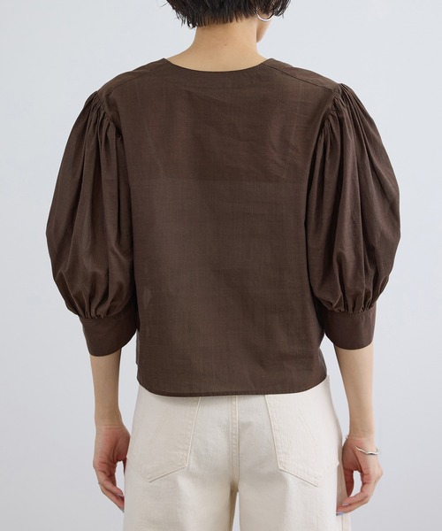 SALON adam et rope'(サロン アダム エ ロペ)の「ギャザーボリュームスリーブブラウス(シャツ/ブラウス・レディース・オフホワイト/ブラック/ブラウン・FREE)」の22枚目の写真