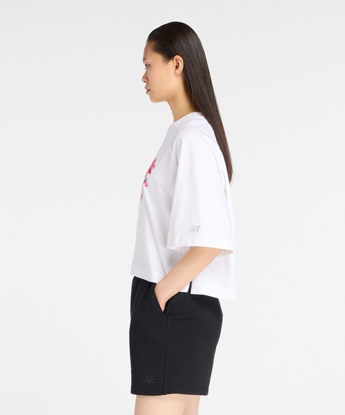 NEW BALANCE(ニューバランス)の「ウォーターカラーピンクボクシーTシャツ(Tシャツ/カットソー・レディース・ブラック/ホワイト・SMALL/MEDIUM/LARGE/X-LARGE)」の3枚目の写真