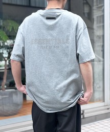 FOG ESSENTIALS（エフオージーエッセンシャルズ）の「【FOG ESSENTIALS】エッセンシャルズ BACK LOGO BOXY TEE SS ロゴ Tシャツ ラバープリント（Tシャツ/カットソー）」