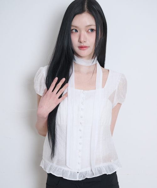 ILLIGO(イリゴ)の「リボンタイスクエアネックブラウスホワイト(シャツ/ブラウス・レディース・その他・SMALL/MEDIUM)」の1枚目の写真