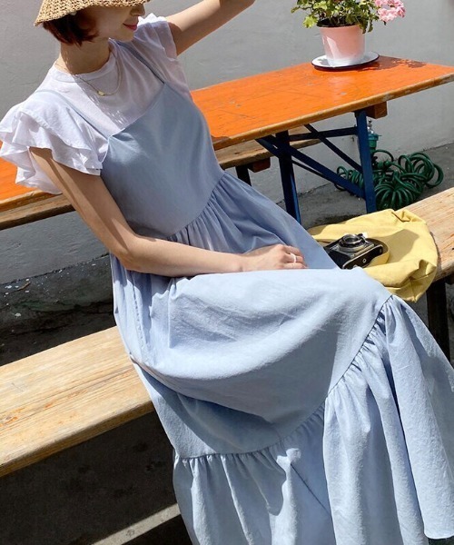 AMAJI(アマジ)の「キャミソールデザイン ウエストギャザー切替 フレア ロングワンピース(ワンピース・レディース・ベージュ/ホワイト/ライトブルー・FREE)」の4枚目の写真