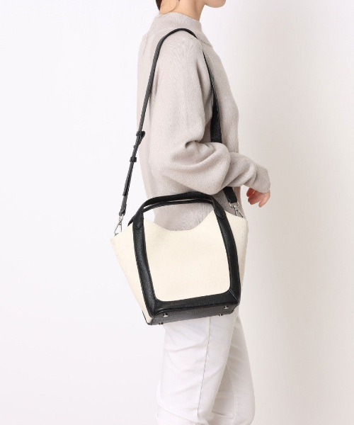 cache cache(カシュ カシュ)の「カシュカシュ cachecache / ショルダーバッグ付きキャンバストート(トートバッグ・レディース・ブラック/グレー/パイソン/レッド・FREE)」の2枚目の写真