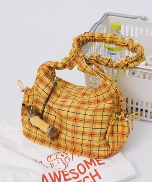Teem Store（チームストア）の「チェック柄 シャーリングハンドルミニバッグ（ショルダーバッグ・レディース・イエロー/ブルー系その他2/モカ/ブラック/ブルー系その他/ブルー・F）」の6枚目の写真