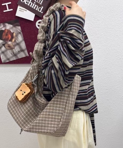 Teem Store（チームストア）の「チェック柄 シャーリングハンドルミニバッグ（ショルダーバッグ・レディース・イエロー/ブルー系その他2/モカ/ブラック/ブルー系その他/ブルー・F）」の13枚目の写真