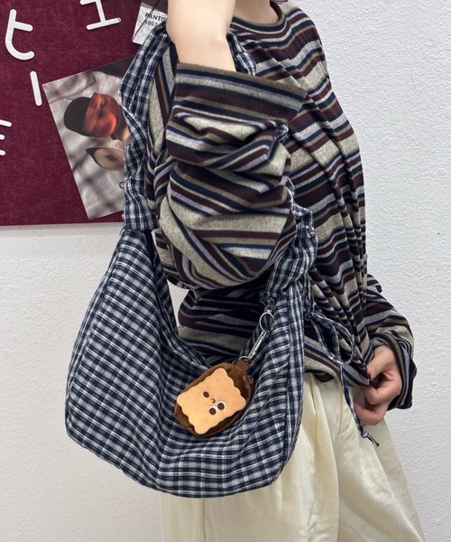 Teem Store（チームストア）の「チェック柄 シャーリングハンドルミニバッグ（ショルダーバッグ・レディース・イエロー/ブルー系その他2/モカ/ブラック/ブルー系その他/ブルー・F）」の8枚目の写真