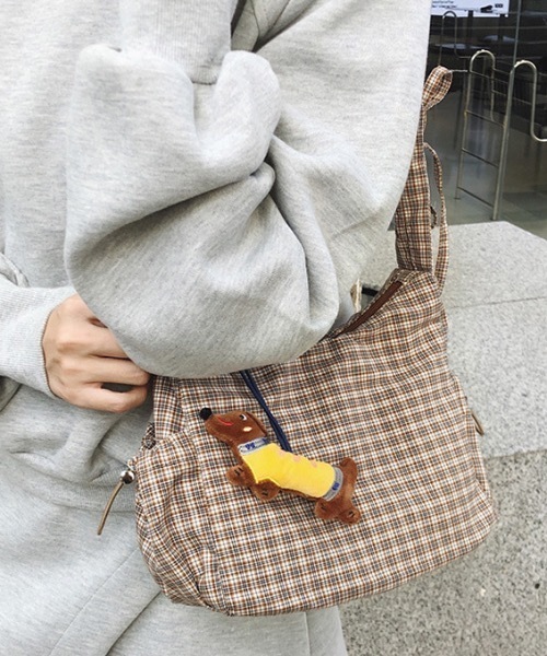 Teem Store（チームストア）の「チェック柄 シャーリングハンドルミニバッグ（ショルダーバッグ・レディース・イエロー/ブルー系その他2/モカ/ブラック/ブルー系その他/ブルー・F）」の15枚目の写真