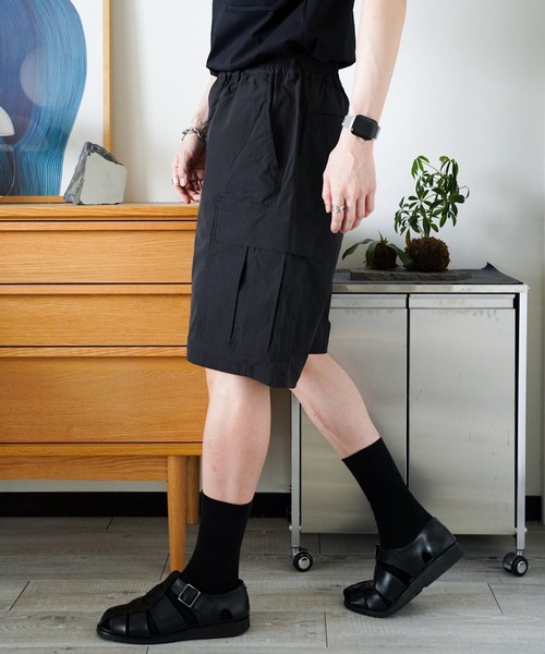 ZOZOMARKET by idaka(ゾゾマーケットバイイダカ)の「【インフルエンサー idakaセレクト】ワッシャーワイドカーゴショーツ(その他パンツ・メンズ・ブラック/カーキ・M/L/XL)」の5枚目の写真