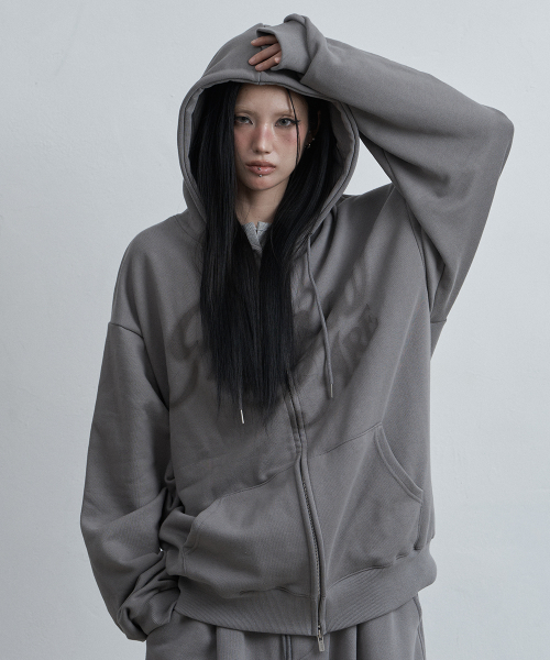 as you are(アズユーアー)の「AYA ビッグロゴフードジップアップダークグレー(パーカー・レディース・その他・SMALL/MEDIUM)」の2枚目の写真