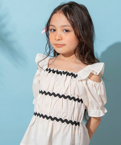 BRANSHES(ブランシェス)の「【おそろい】肩あきシャーリングトップス(シャツ/ブラウス・キッズ・ピンク/アイボリー・90/100/110/120/80/130/140/150)」の7枚目の写真