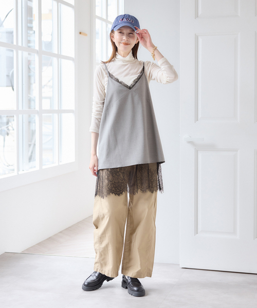 U by SPICK&SPAN(ユーバイスピックアンドスパン)の「リバーシブルレースキャミソール(キャミソール・レディース・チャコールグレー/ベージュ・FREE)」の3枚目の写真
