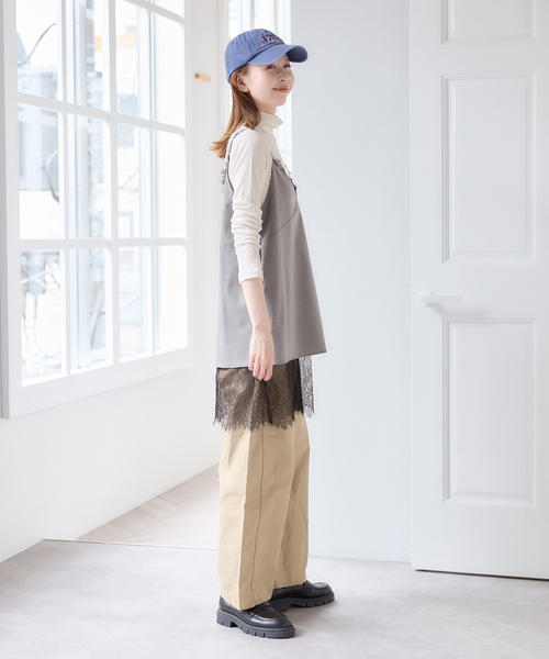U by SPICK&SPAN(ユーバイスピックアンドスパン)の「リバーシブルレースキャミソール(キャミソール・レディース・チャコールグレー/ベージュ・FREE)」の4枚目の写真