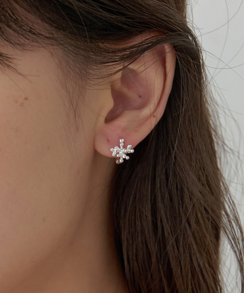 BYWEEKEND（バイウィーケンド）の「Coral earring（ピアス（両耳用）・レディース・シルバー・FREE）」の2枚目の写真
