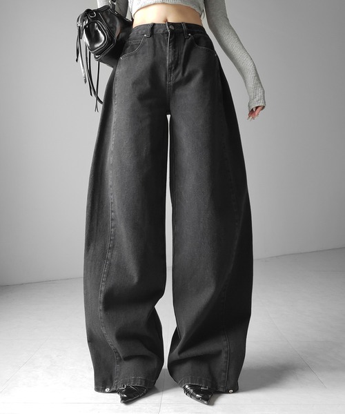 me+em select(ミームセレクト)の「【 3color /3size 】ヴィンテージライクウォッシュカーブワイドデニム / vintage like wash curve wide denim(デニムパンツ・レディース・ダークブラック/ブラック/ブルー・LARGE/MEDIUM/SMALL)」の3枚目の写真