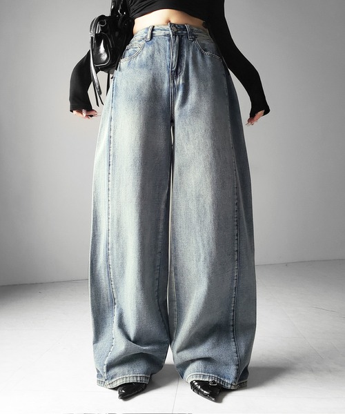me+em select(ミームセレクト)の「【 3color /3size 】ヴィンテージライクウォッシュカーブワイドデニム / vintage like wash curve wide denim(デニムパンツ・レディース・ダークブラック/ブラック/ブルー・LARGE/MEDIUM/SMALL)」の1枚目の写真