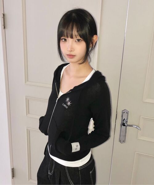 COIRIS(コイリス)の「グレンスリムフィットクロップフードジップアップ(2カラー)(パーカー・レディース・ダークグレー/ブラック・FREE)」の14枚目の写真