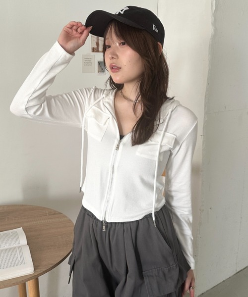 CLEA（クレア）の「ポケット付きジップアップフードトップス（Tシャツ/カットソー・レディース・チャコールグレー/ブラック/グレー/ブラウン/カーキ/ホワイト・FREE）」の8枚目の写真