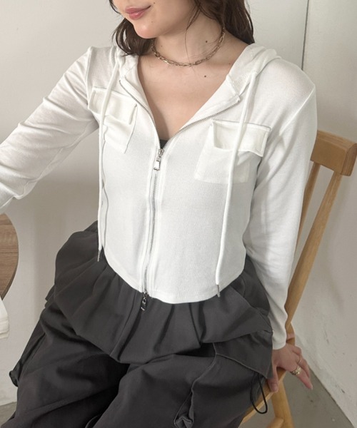 CLEA（クレア）の「ポケット付きジップアップフードトップス（Tシャツ/カットソー・レディース・チャコールグレー/ブラック/グレー/ブラウン/カーキ/ホワイト・FREE）」の12枚目の写真