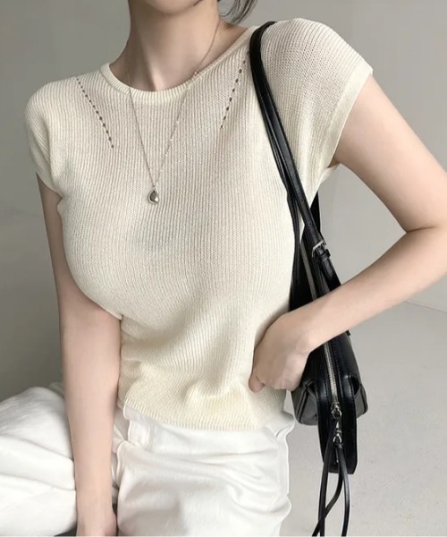 Aelina（エリナ）の「バックボタントップス（その他トップス・レディース・ベージュ/ブラック・FREE）」の4枚目の写真