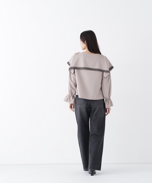 NATURAL BEAUTY BASIC(ナチュラルビューティーベーシック)の「ビッグカラーブラウス(シャツ/ブラウス・レディース・グレイッシュベージュ/オフホワイト/チャコールグレー・フリ-)」の5枚目の写真
