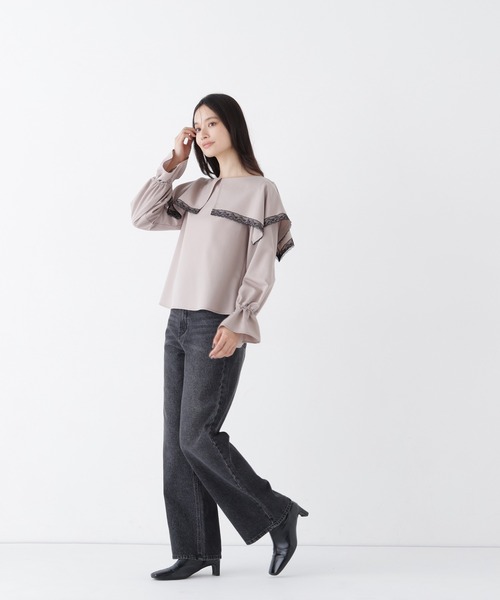 NATURAL BEAUTY BASIC(ナチュラルビューティーベーシック)の「ビッグカラーブラウス(シャツ/ブラウス・レディース・グレイッシュベージュ/オフホワイト/チャコールグレー・フリ-)」の7枚目の写真