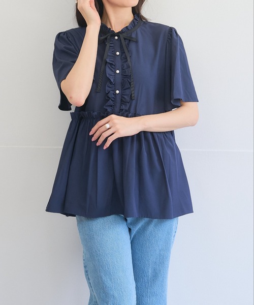 Neige(ネージュ)の「フレアスリーブリボンカラーラッフルペプラムブラウス(シャツ/ブラウス・レディース・ブルー/ネイビー・ONE SIZE)」の5枚目の写真
