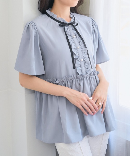Neige(ネージュ)の「フレアスリーブリボンカラーラッフルペプラムブラウス(シャツ/ブラウス・レディース・ブルー/ネイビー・ONE SIZE)」の7枚目の写真